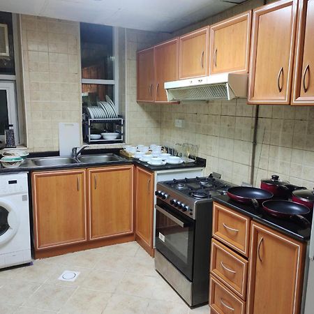 Arnim Suite - 3 Bedrooms Apartment Шарджа Экстерьер фото