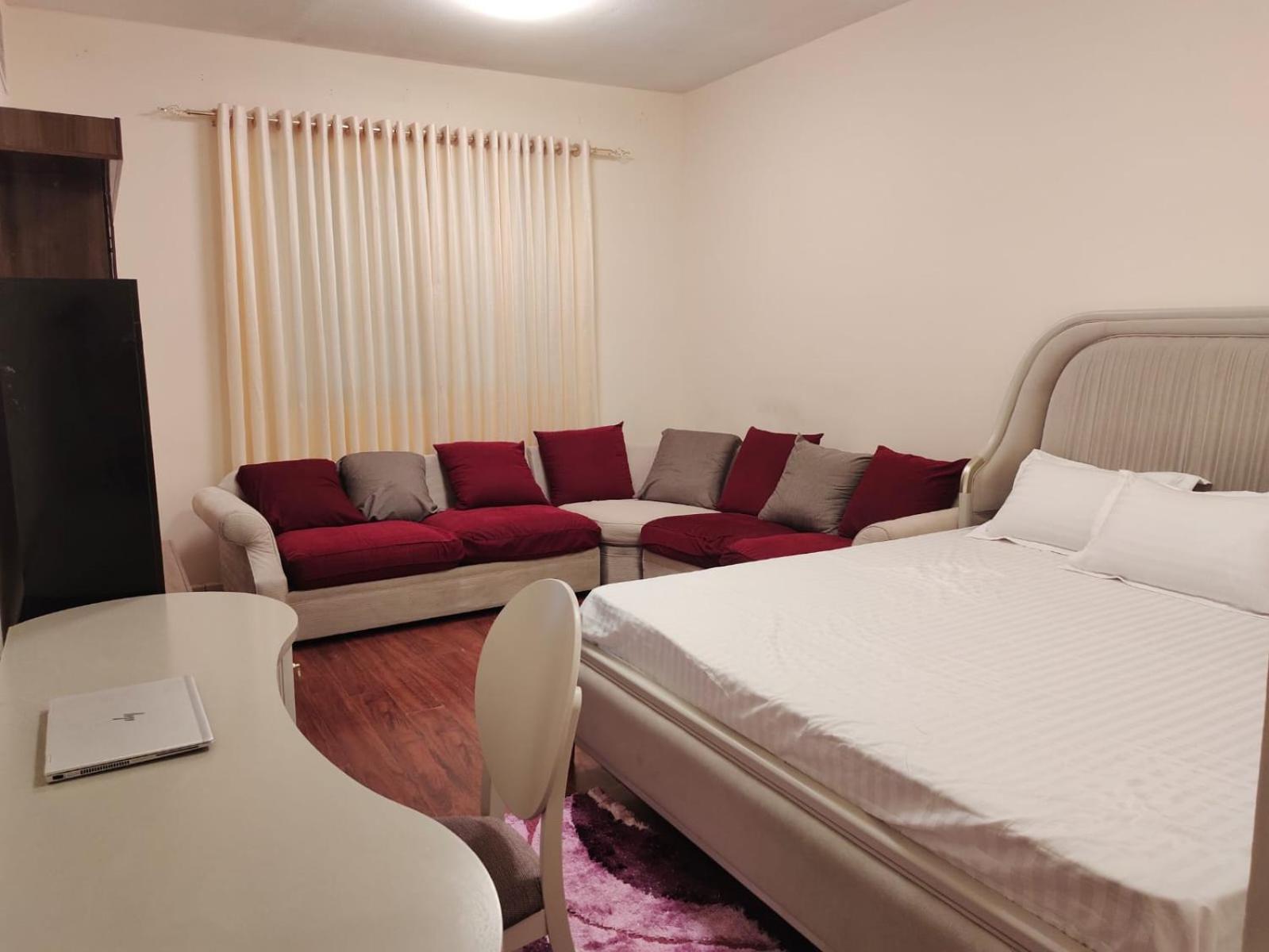 Arnim Suite - 3 Bedrooms Apartment Шарджа Экстерьер фото