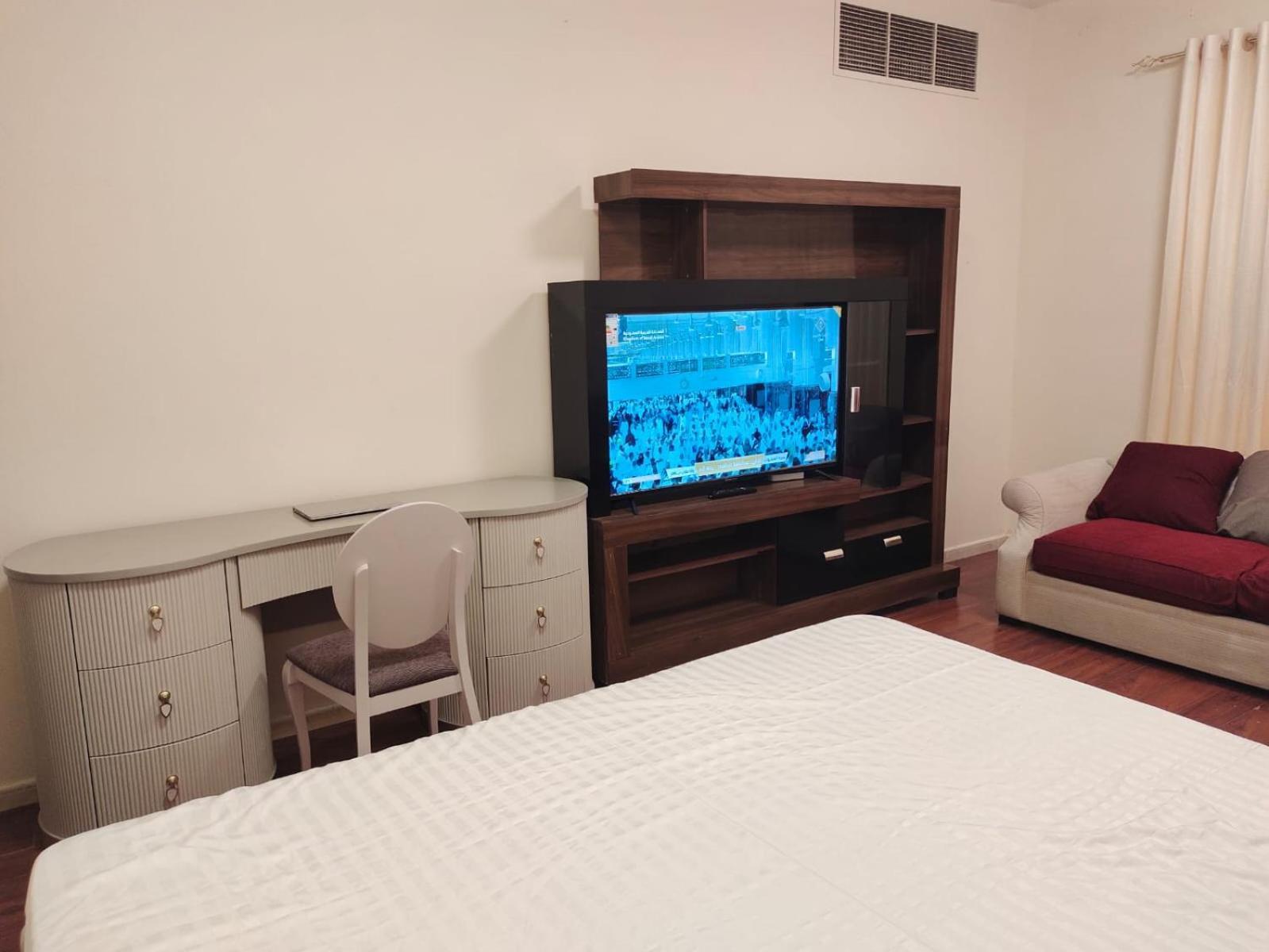 Arnim Suite - 3 Bedrooms Apartment Шарджа Экстерьер фото