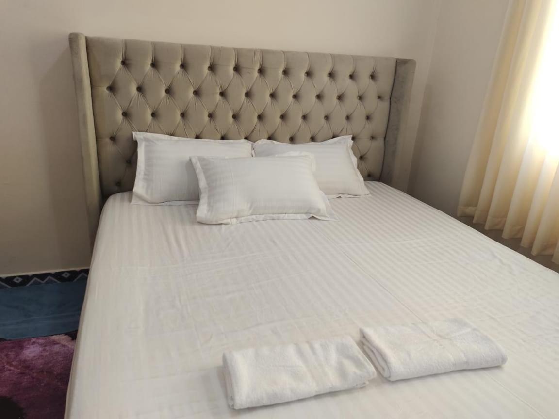 Arnim Suite - 3 Bedrooms Apartment Шарджа Экстерьер фото