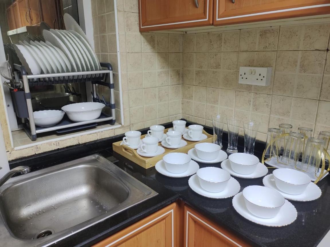 Arnim Suite - 3 Bedrooms Apartment Шарджа Экстерьер фото
